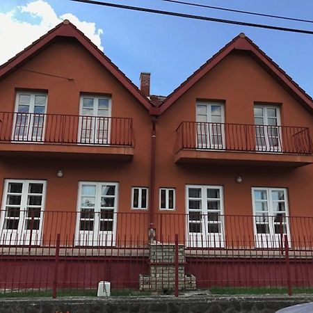 Barátság Ház Alsoors Exterior foto