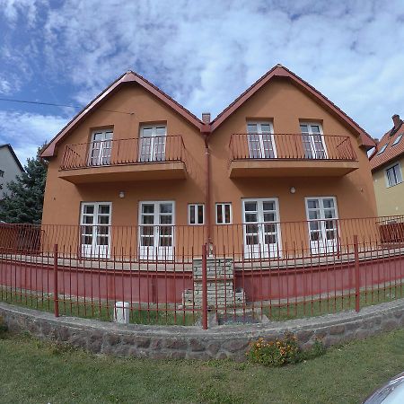 Barátság Ház Alsoors Exterior foto